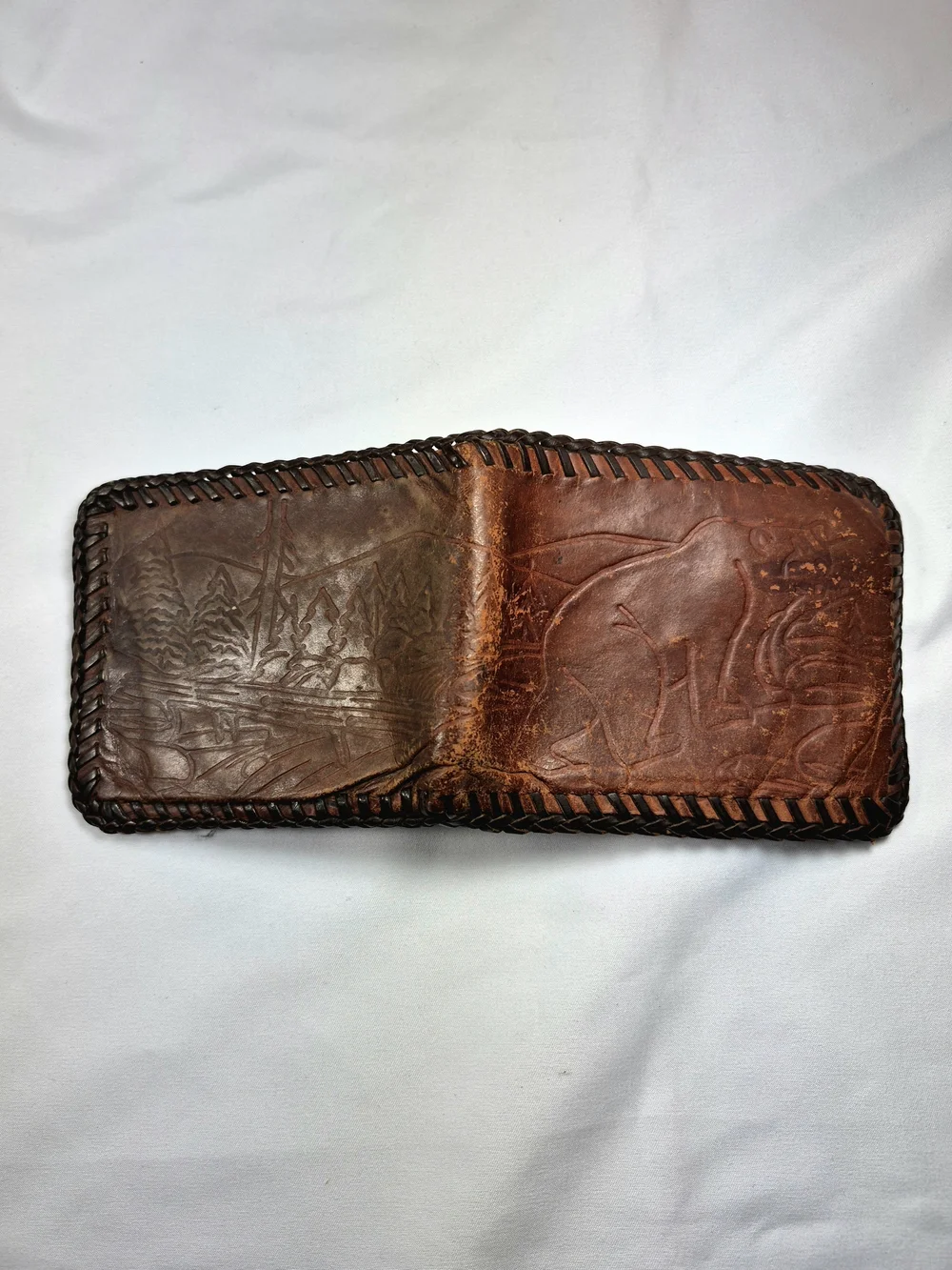 Vintage Hand Tooled Leather Bifold Wallet Whipstitch Wilderness Scene Key/Card